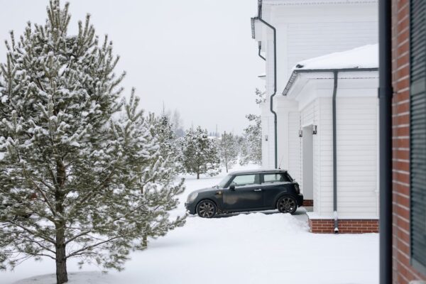 Winterliche Autopflege – hilfreiche Tipps für eine sichere Fahrt
