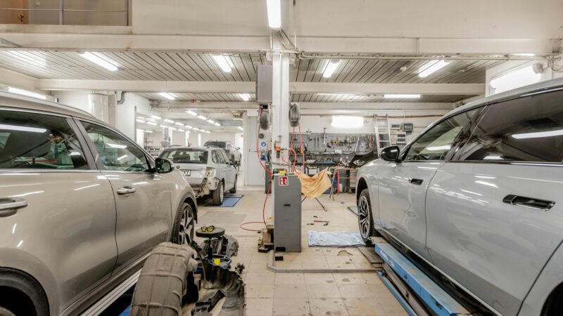 DIY-Pflege oder Profi-Check? Wann Ihr Auto wirklich in die Werkstatt muss