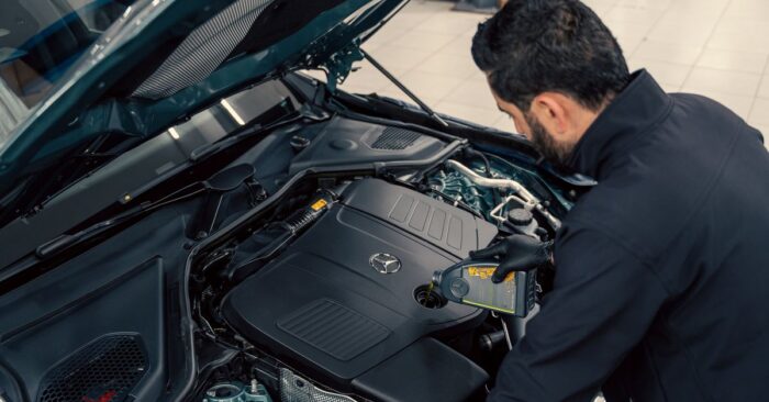 Motoröl und Inspektion: Wann Eigenregie reicht und wann die Fachwerkstatt gefragt ist