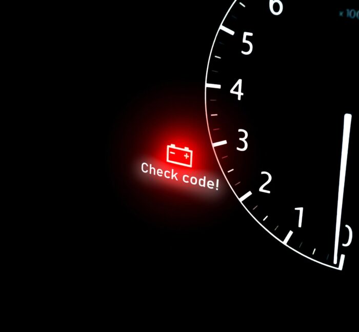 Warnzeichen einer schwachen Lichtmaschine erkennen und richtig reagieren